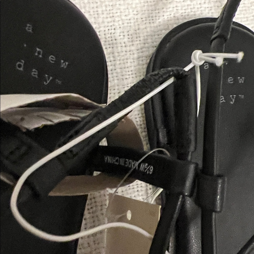 A New Day Women's Black Strappy Sandals Size 6.5 Wide NWT - Picture 5 of 5